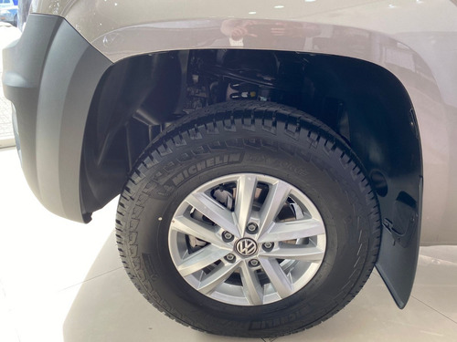 Imagen 21 de 25 de Volkswagen Amarok Trendline 4x2 Mt 2.0 Tdi 180 Cv 2022 0km 2