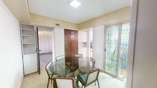 Departamento De 4 Ambientes En Venta En Flores.