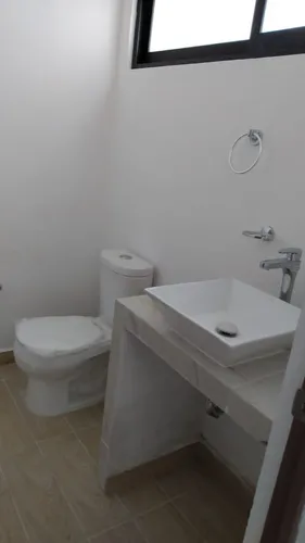 Casa Nueva De 3 Habitaciones Con Jardín Y Estacionamiento