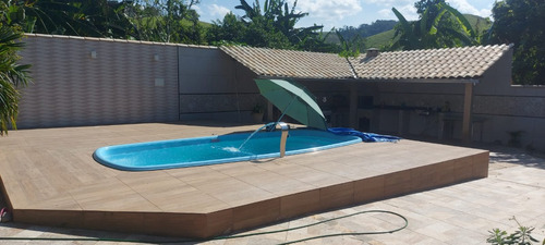 Chácara No Centro De Faria Lemos/mg Com 700m2, Com 2 Casas Uma Grande Em Alto Padrão E Uma Casa Menor, Com Piscina E Área Goumet E Pomar Com Muitas Frutas, Pronta Para Morar