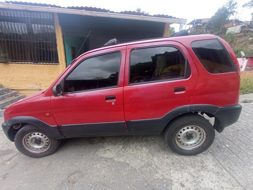 Imagen 2 de 9 de Toyota Terios Sencilla