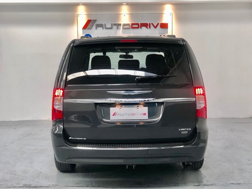 Imagen 6 de 15 de Chrysler Town And Country 2013 Autodrive