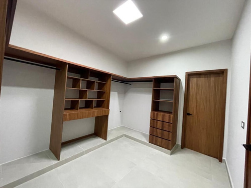 Casa En Venta En Veracruz Con Hab En P.b. Fracc. Lomas De La Rioja