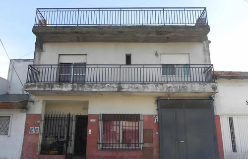 Casa Multifamiliar En San Justo Con Cochera, Balcón Y Terraza 