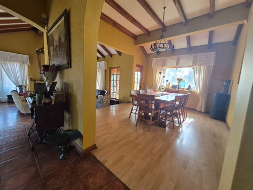 Casa En Arriendo De 5 Dorm. Condominio Nogales Machalí