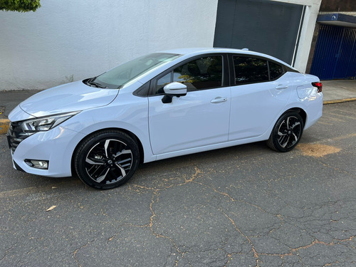 Nissan Versa 1.6 Exclusive Navi At