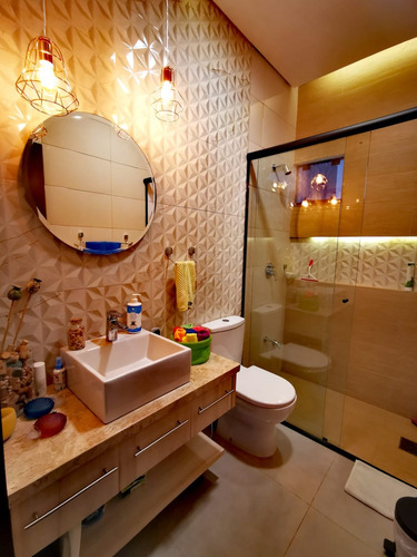 Duplex Amoblado Con Piscina En El Barrio Santa María: 3 Habitaciones Y 3 Baños