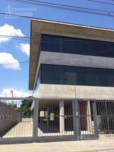 Lomas De San Isidro - Calle Uruguay -  Edificio De Oficinas Venta