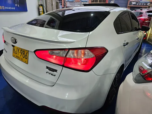 Kia Cerato Pro 1.6 Summa Triptonico Soonruf