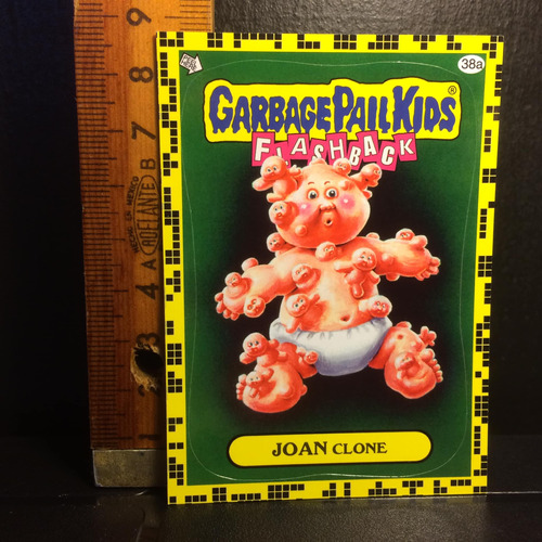 Garbage Pail Kids Joan Clone Año 2011, Borde Tetris.