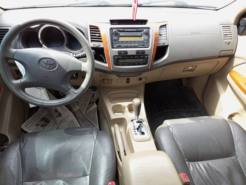 Imagen 7 de 13 de Toyota Fortuner Sr
