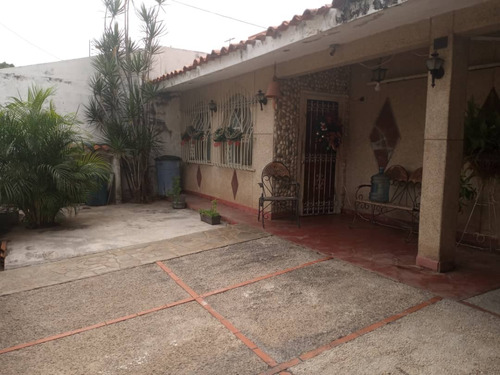 Imagen 1 de 15 de Vendo Casa En La Urbanización En La Esmeralda 