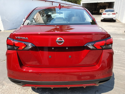 Imagen 3 de 12 de New Versa Exclsuive Cvt 1.6