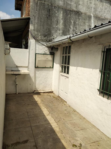 Imagen 17 de 27 de Venta - Casa Y Dos Departamentos - Bella Vista