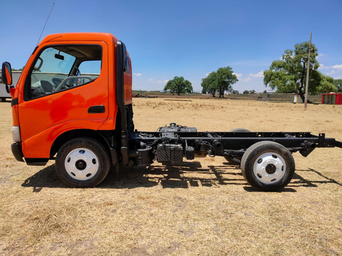 Hino 300 514 2010 Chasis Cabina Stdr 5 Vel