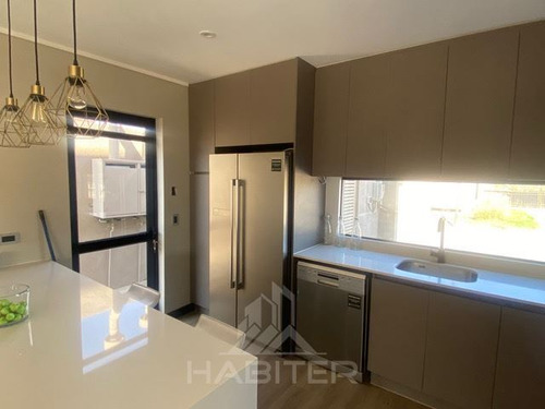 Casa En Venta De 3 Dorm. En Colina