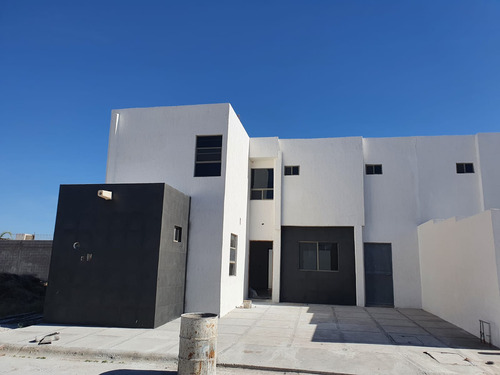 Casa En Venta En Villas De La Perla