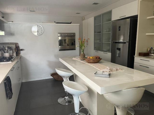 Casa Al Agua En Barrio La Laguna -rincón De Milberg