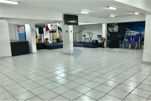 Excelente Local Comercial En Inmejorable Ubicación