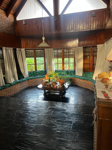 Chalet 5 Ambientes / Padua