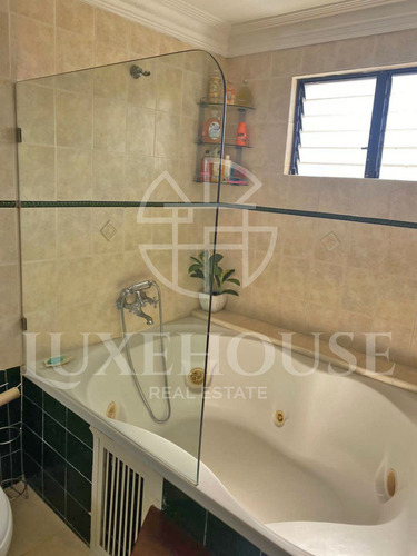 Imagen 13 de 15 de Penthouse De 250 Mtrs Con Jacuzzi. Revestido En Caoba En Sala, Estar, Comedor Y Habitación Principal. Con Excelente Ubicación Cerca De Supermercados, Ferreterías, En La Moraleja (eaa-003)
