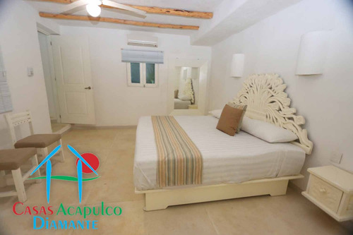 Cad Vicente Guerrero. Casa Con Salida A La Playa. Dos Albercas