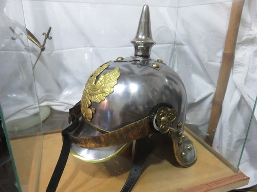 Casco De Coracero Prusiano Pickelhaube Replica (Usado)