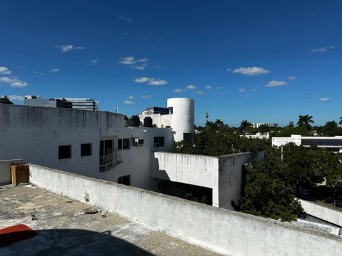 Renta De Edificio De Tres Pisos, En Avenida Prol Montejo, Para Adecuar