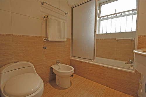 Casa En Venta De 4 Dorm. En Las Condes Estadio Español