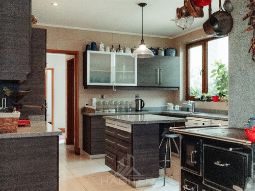 Casa En Venta De 5 Dorm. En Los Angeles