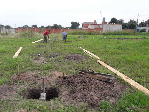 Imagen 2 de 14 de Venta De Casa En Glew , Desarrollada En 2 Lotes Y Construcci