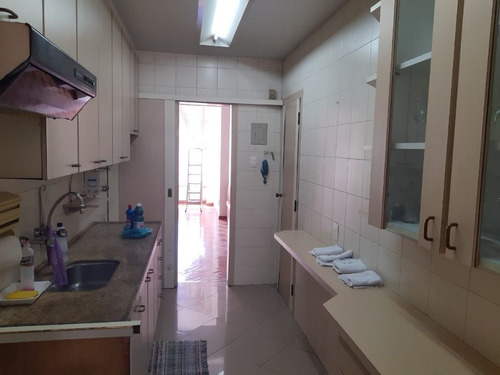 Imagem 28 de 30 de Apartamento Todo Reformado Com: Dois Quartos, Sala Um Banheiro Social E Dependência. - Ap5595