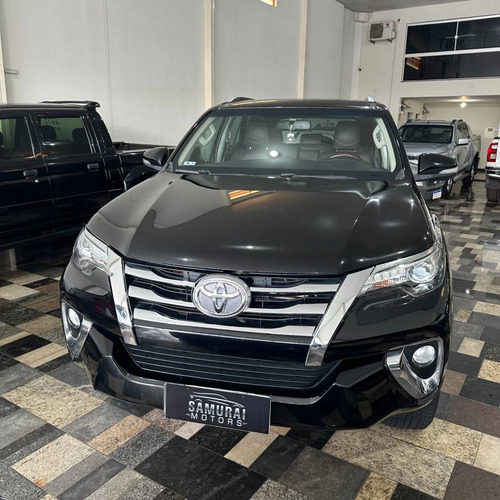 Toyota Hilux SW4 2.8 SRX 4X4 7 LUGARES 16V TURBO INTERCOOLER DIESEL 4P AUTOMÁTICO