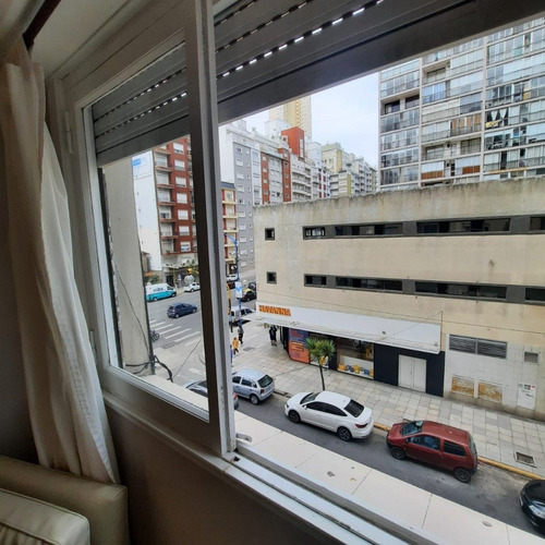 Imagen 2 de 19 de 2 Ambientes Al Frente, Sarmiento Y Av. Colón