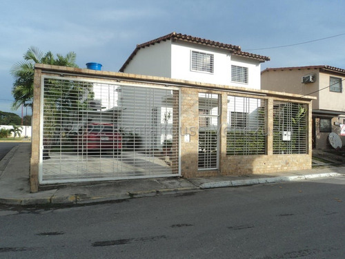 Rent-a-house Vende Bellísima Casa, Conectado A Pozo De Agua, Res. Villas Apamate, Maracay, Estado Aragua, 25-14387 Gf