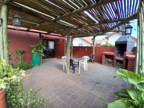 Casa En Venta De 4 Dorm. En Limache