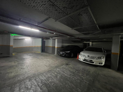 Cochera En Edificio De Categoria, En Caballito