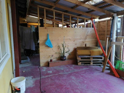 Casa Recientemente Remodelada, A 2 Cuadras De La Playa.