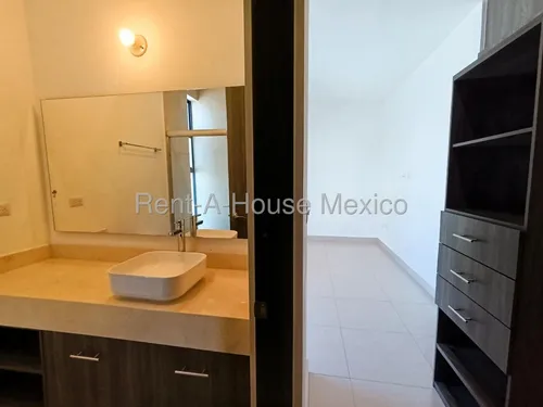 Se Renta Casa En Zibata Condominio Ankara Ofrece 3 Recamara Una En Pb Qh25-2527