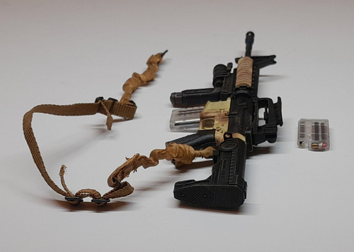 Miniatura Mi1itar Hot Toys 1/6 | Rifle M4 (Usado)