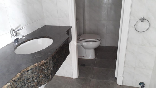 Imagen 8 de 12 de Oficina Ciudad Vieja Alquiler, Rincon Y Misiones, Buen Metraje, 1 Oficina,1 Privado, 3 Baños