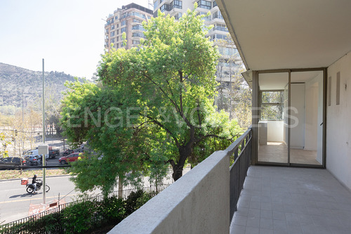 Departamento Remodelado En Calle Vitacura