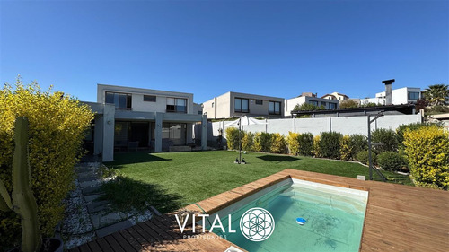 Casa En Venta De 3 Dormitorios Y 3 Baños En Quilpué