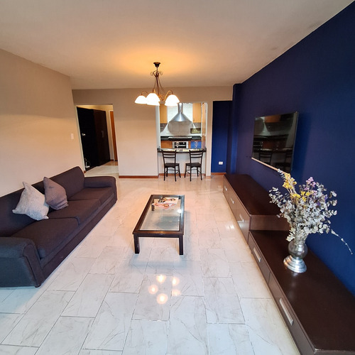 Alquilo Bello Apartamento. Colinas De Bello Monte. Centro Polo. Amoblado. Puesto Techado. No Falta El Agua.