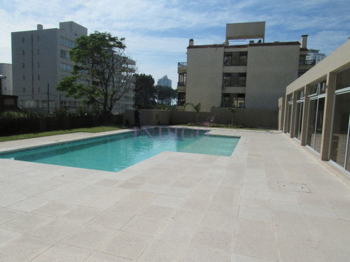 Imagen 14 de 17 de Departamento En Venta Y Venta A Mts De Avenida Roosevelt.