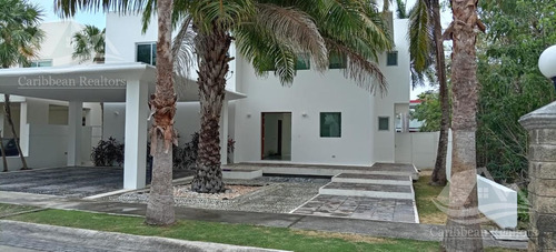 Casa En Venta En Villa Magna Cancun Tcs9013