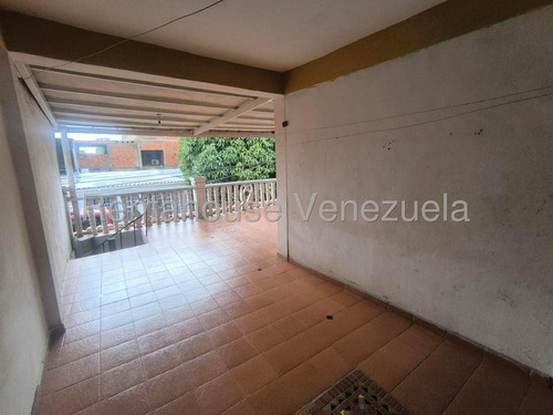 Bella Casa Duplex Ubicada En Conjunto Cerrado Con Vigilancia 24 Hrs, Sala Comedor Concepto Abierto, Cocina Empotrada Moderna Con Tope De Cuarzo,area De Faena, Patio,terraza Con Escaleras Independiente