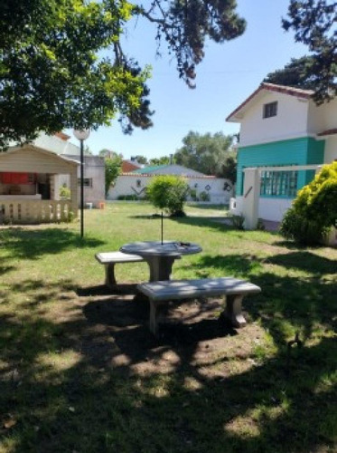 Casa En Venta - 5 Dormitorios 3 Baños - Mar De Ajó