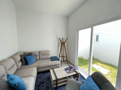Casa De Una Planta En Zona Desarrollo San Pablo, Paseo De Creta, Muy Bonita!