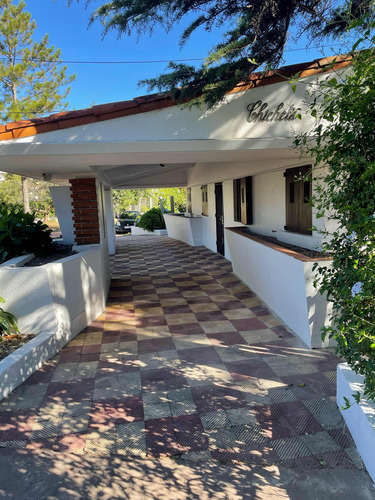 Casa En Venta En Atlántida Sur, A 2 Cuadras De La Playa